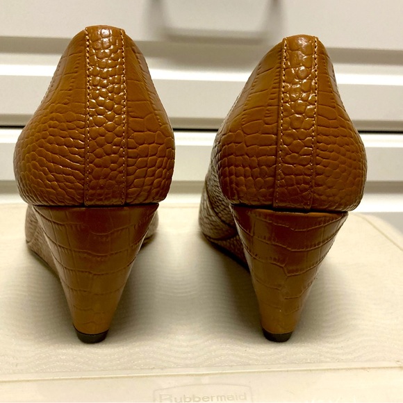 Donald Pliner Wedge - Crocco Print in Siena - Picture 4 of 7